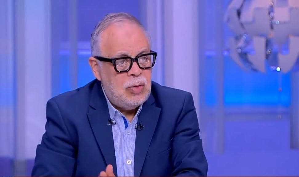 أشرف زكي يعزي والد تامر حسني