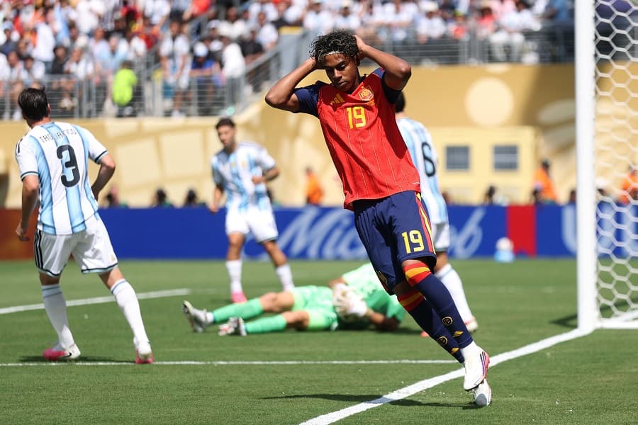 Argentina and Spain tie in World Cup first half