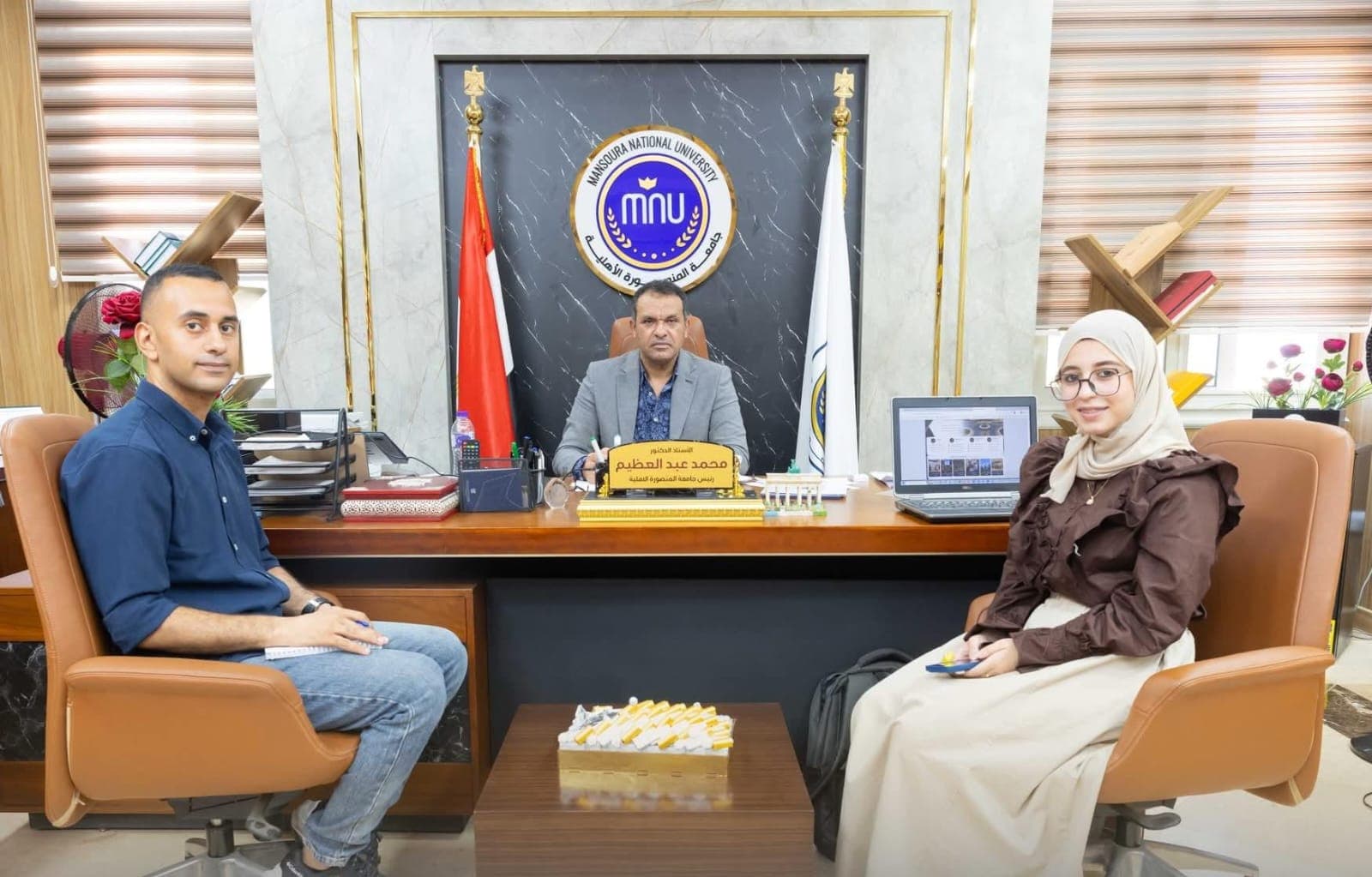 رئيس جامعة المنصورة يعرض مشروع تطوير الهوية الطلابية