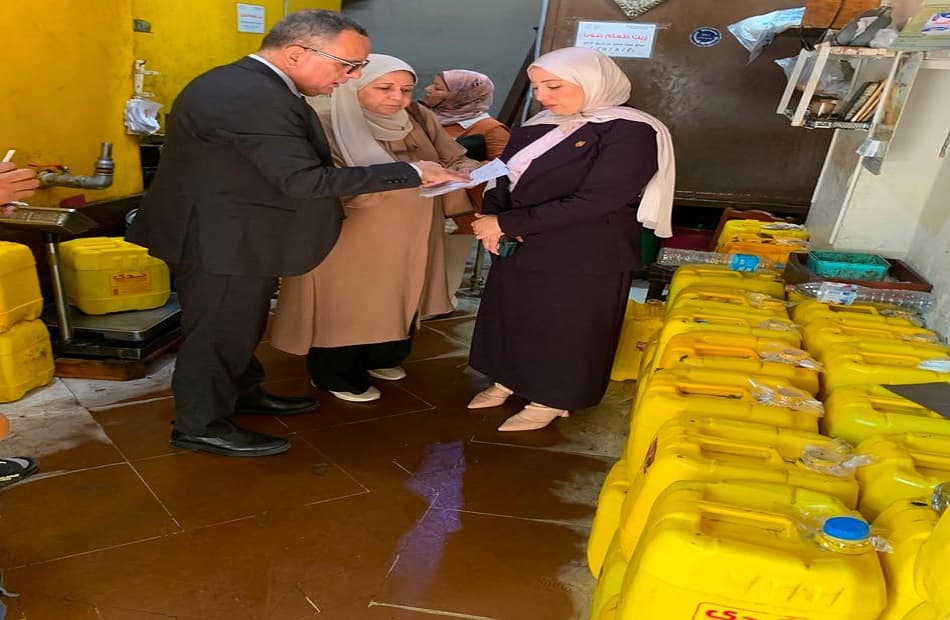 مصادرة زيوت وعصائر فاسدة في الغربية