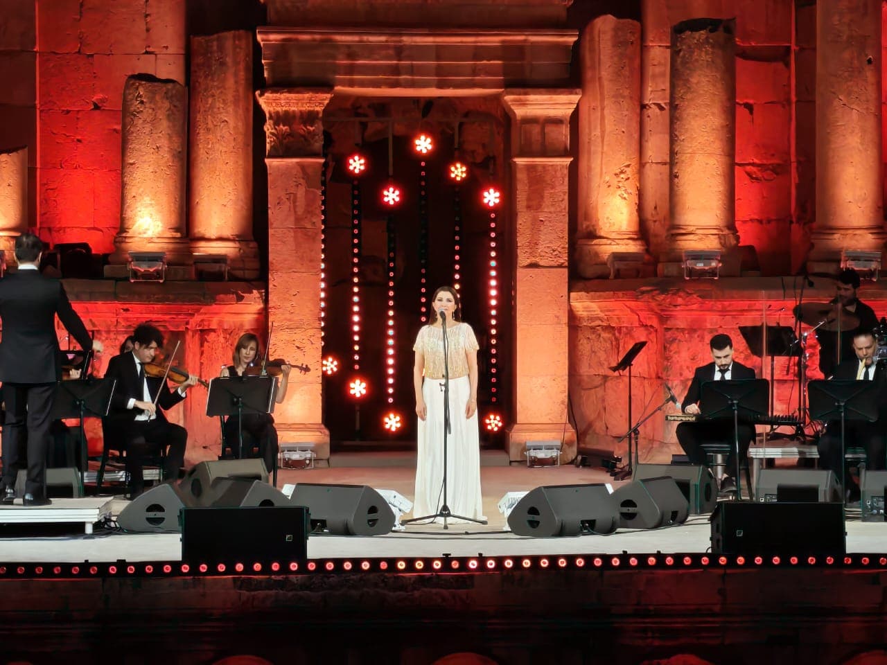 جمهور جرش يشجع ماجدة الرومي