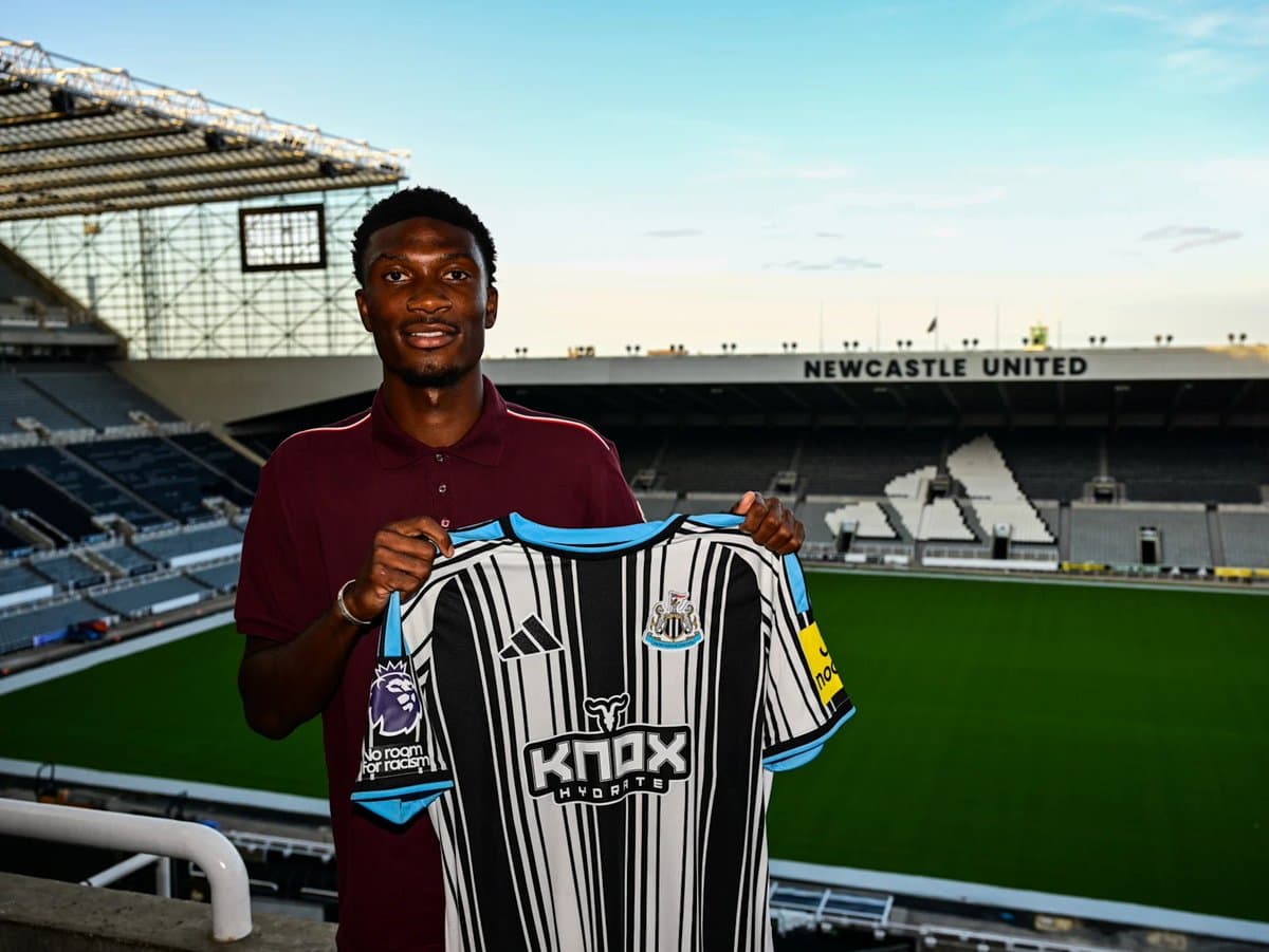 Newcastle signs Aladji Bamba