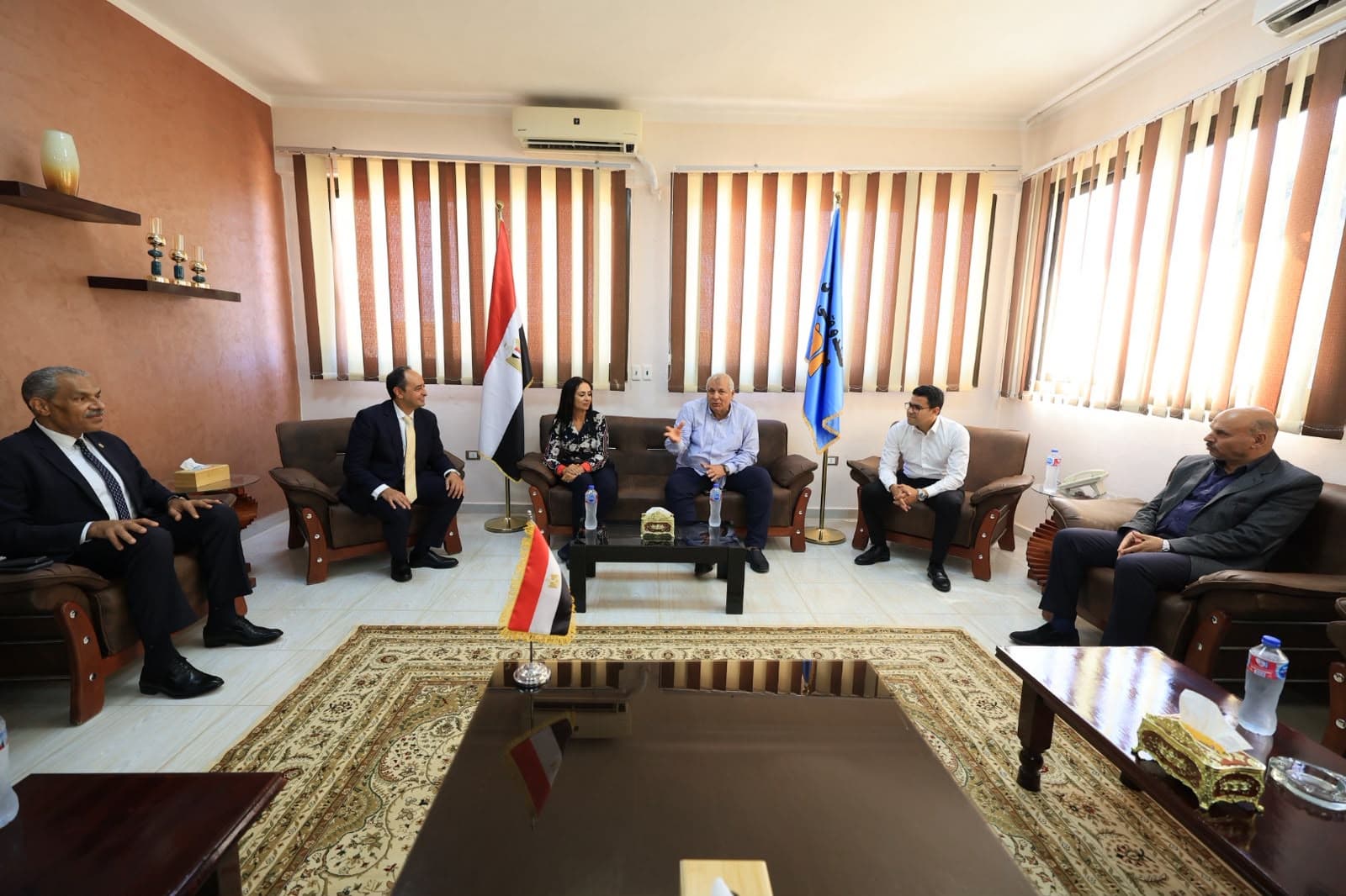 وزيرة التضامن ومحافظ مطروح يزوران مركز العزيمة