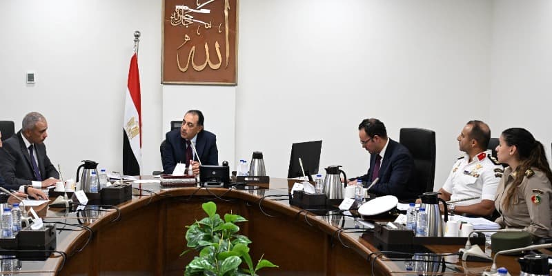 رئيس الوزراء يراجع خطة مواجهة الكلاب الضالة