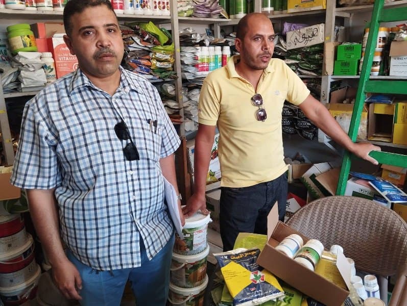 ضبط محلات بيع مبيدات مغشوشة بمنفلوط
