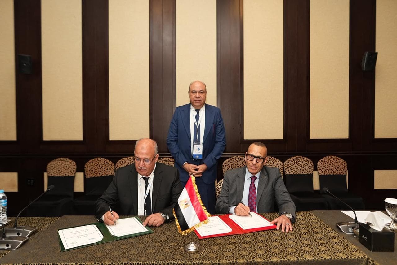Civil Aviation Minister signs MoU with Arab Authority
