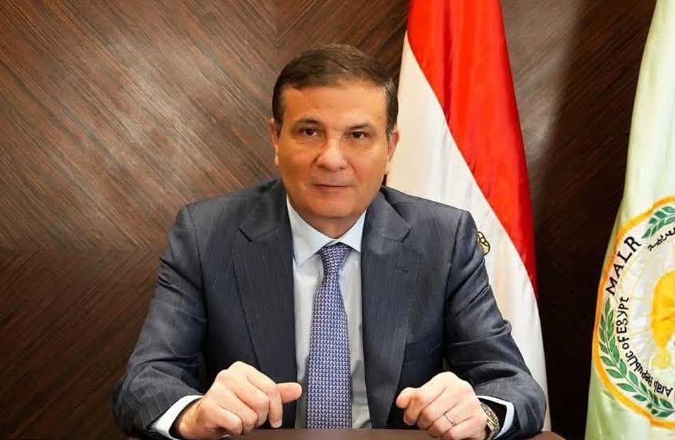 Agriculture Minister Oversees Fertilizer Distribution