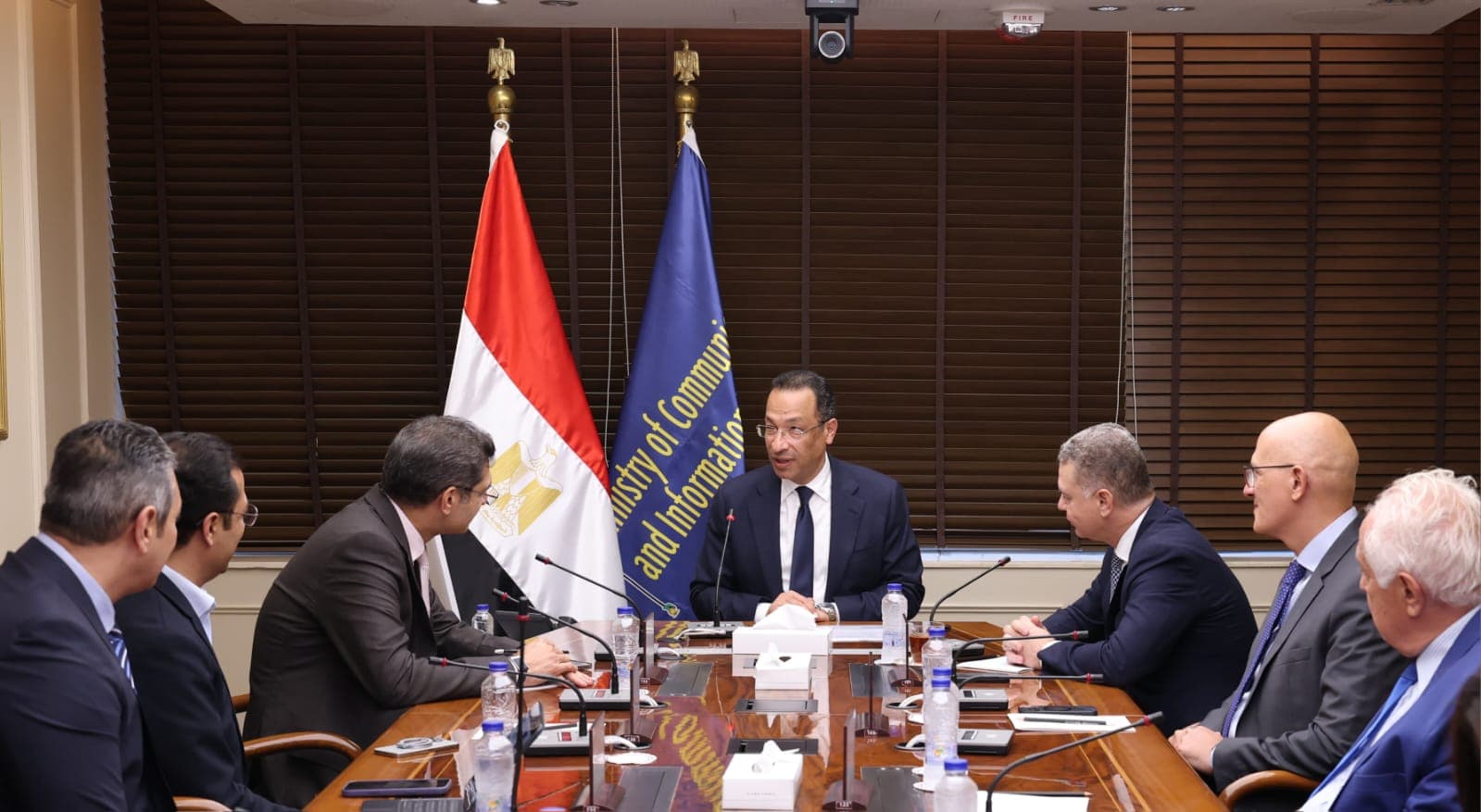 وزير الاتصالات يناقش مع سيستمز ليمتد تطوير مركزها في مصر