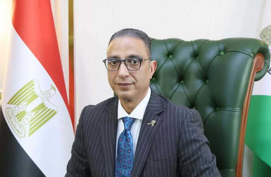 محافظ الجيزة يبارك 13 من الأوائل