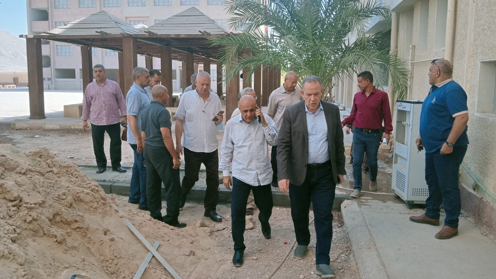 مدير تعليم أسيوط يزور مدرسة تكنولوجية