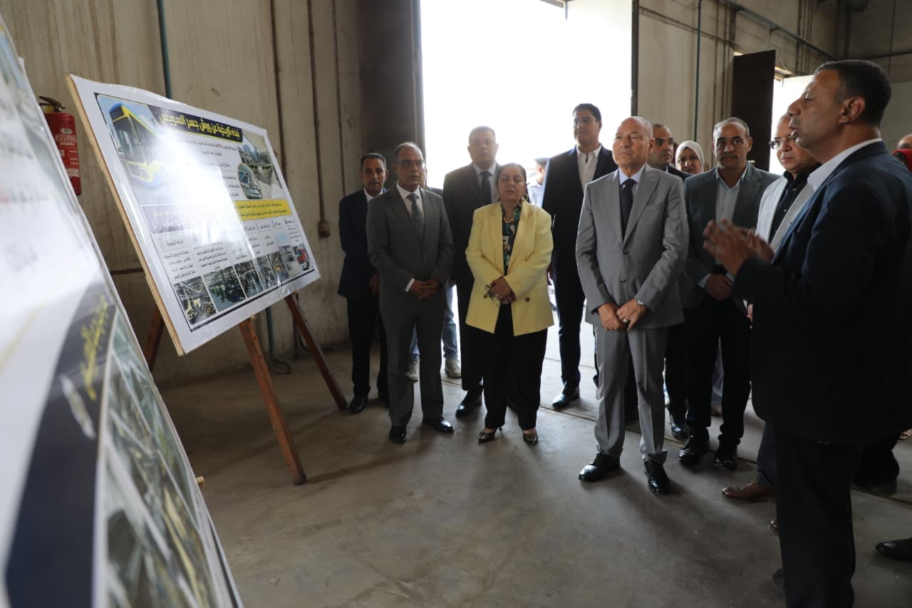 Cairo Governor Visits Public Transit Workshops