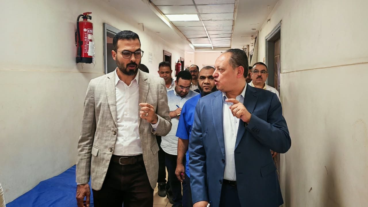 صحة سوهاج تراجع تطوير المستشفى العام
