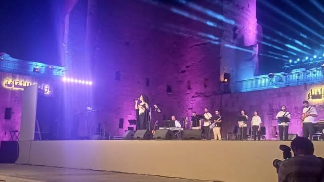 نسمة محجوب تفتتح مهرجان القلعة بأغنية يا محروسة