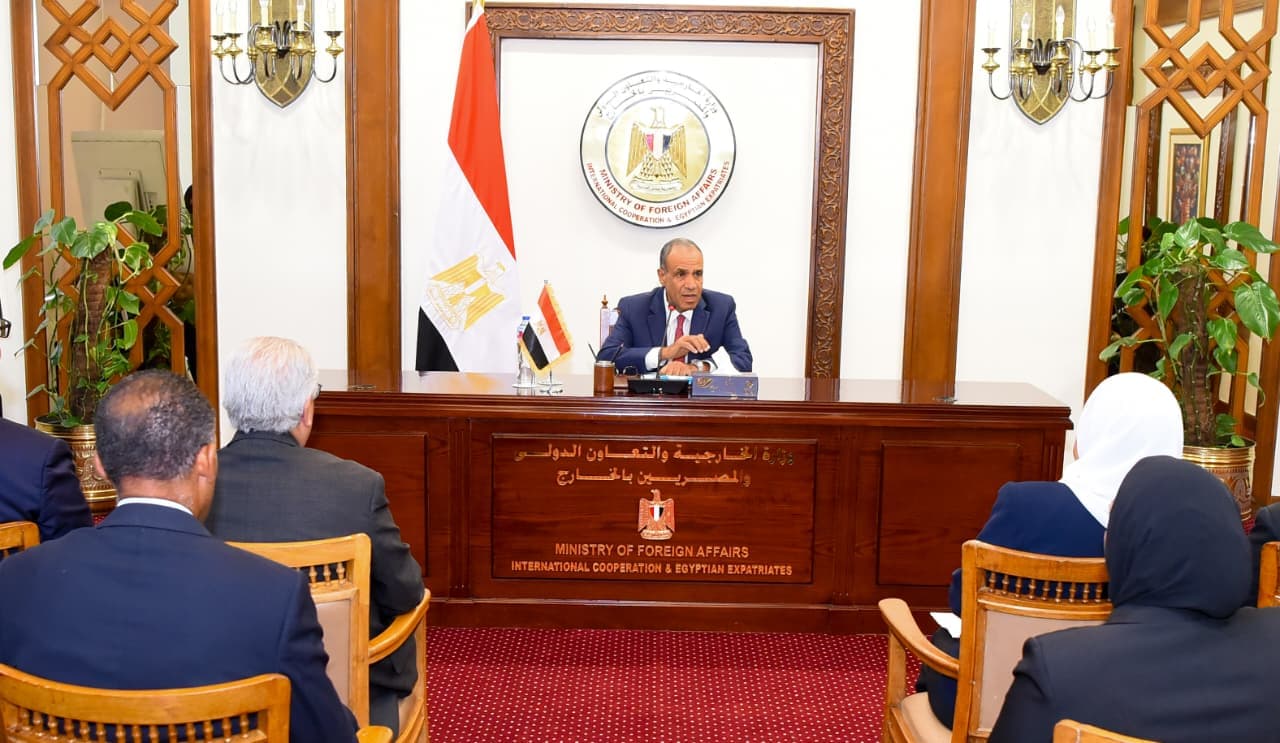 وزير الخارجية يلتقي بالقطاع الدولي