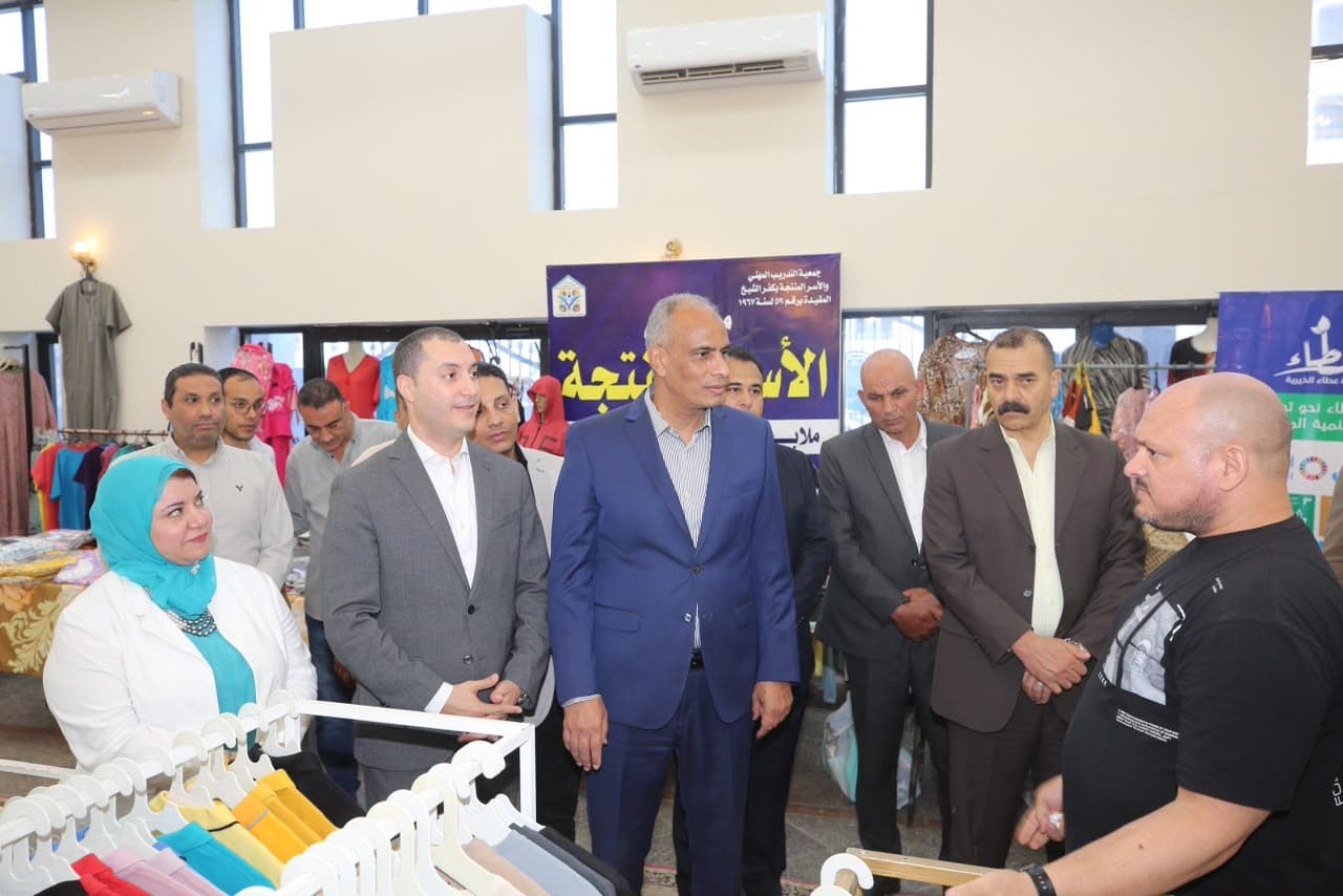 محافظ كفرالشيخ يطلق معرض المشروعات اليدوية