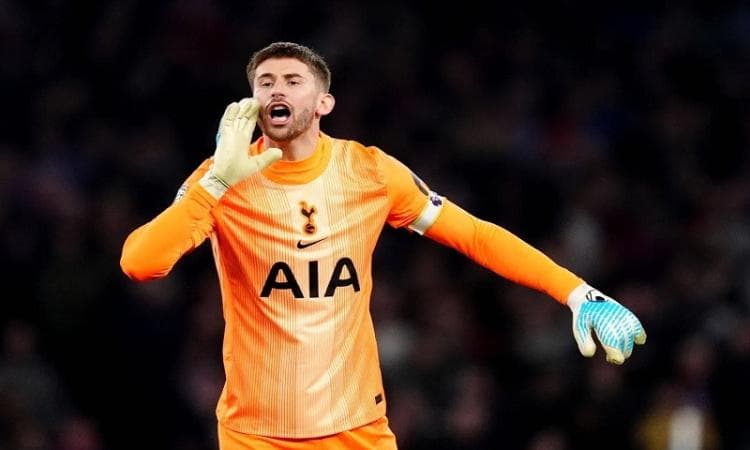 Juventus acquires Tottenham's Vicarío