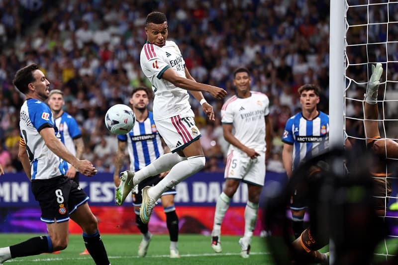 ريال مدريد يتغلب على إسبانيول في أول ظهور لمورينيو