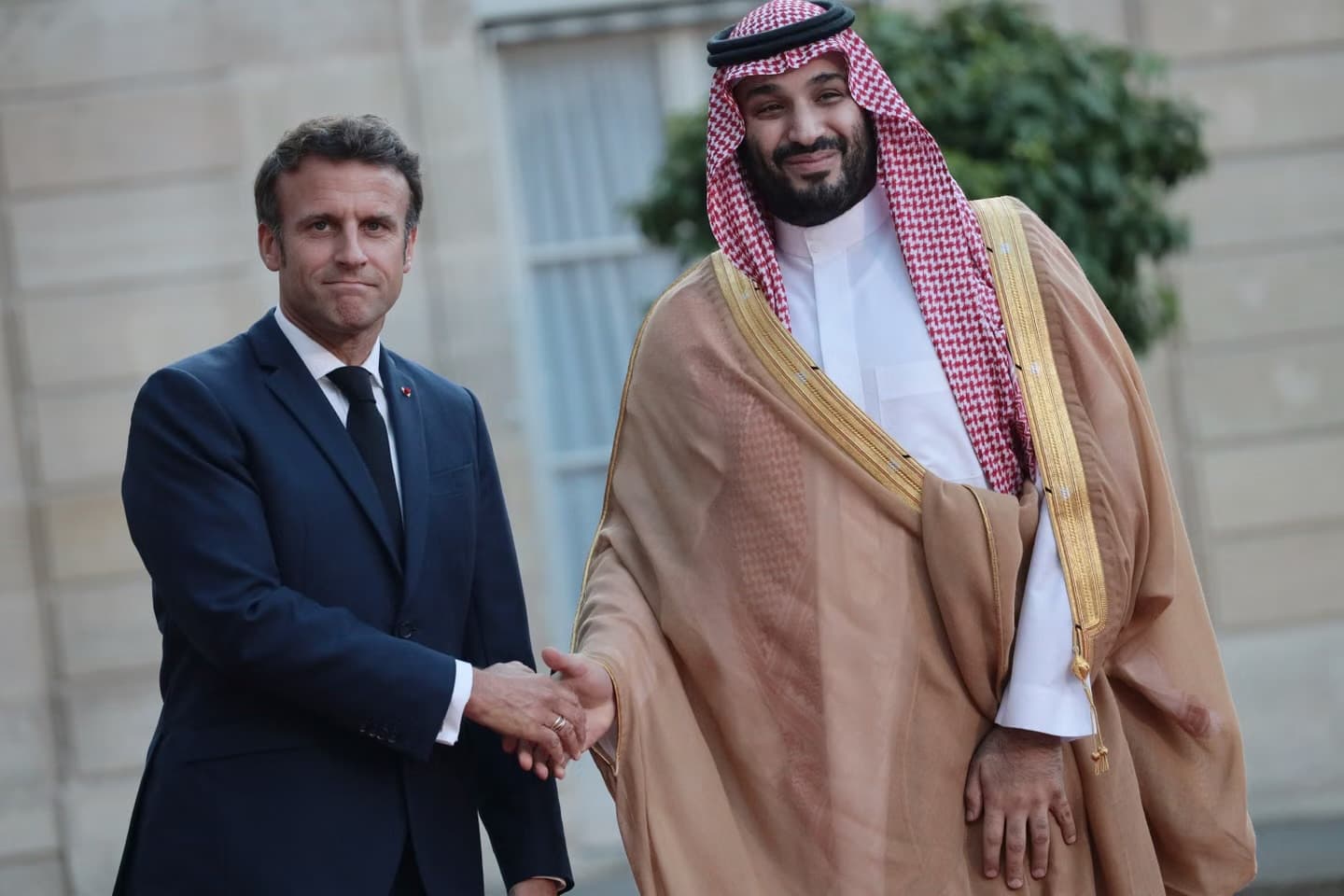 ولي العهد السعودي يبحث الشرق الأوسط وشراكة باريس