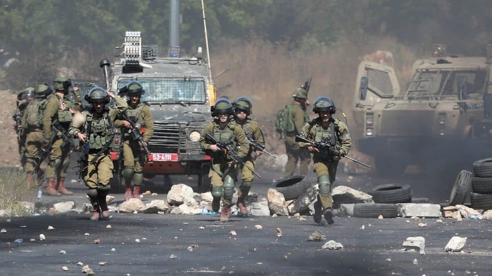Forces fire on youth east of Ramallah