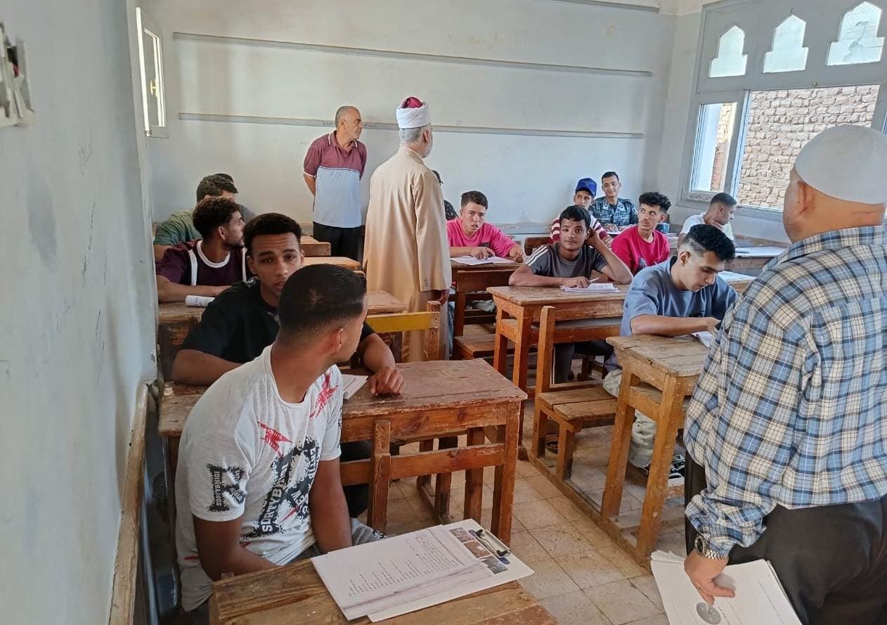 رئيس منطقة سوهاج الأزهرية يتابع امتحانات الثانوية بالمراغة