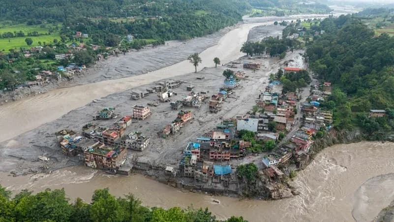 Nepal and China flood survivors reach safety