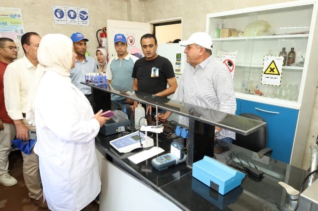 رئيس مياه الغربية يتفقد محطات الصرف بكفرالزيات وقطور