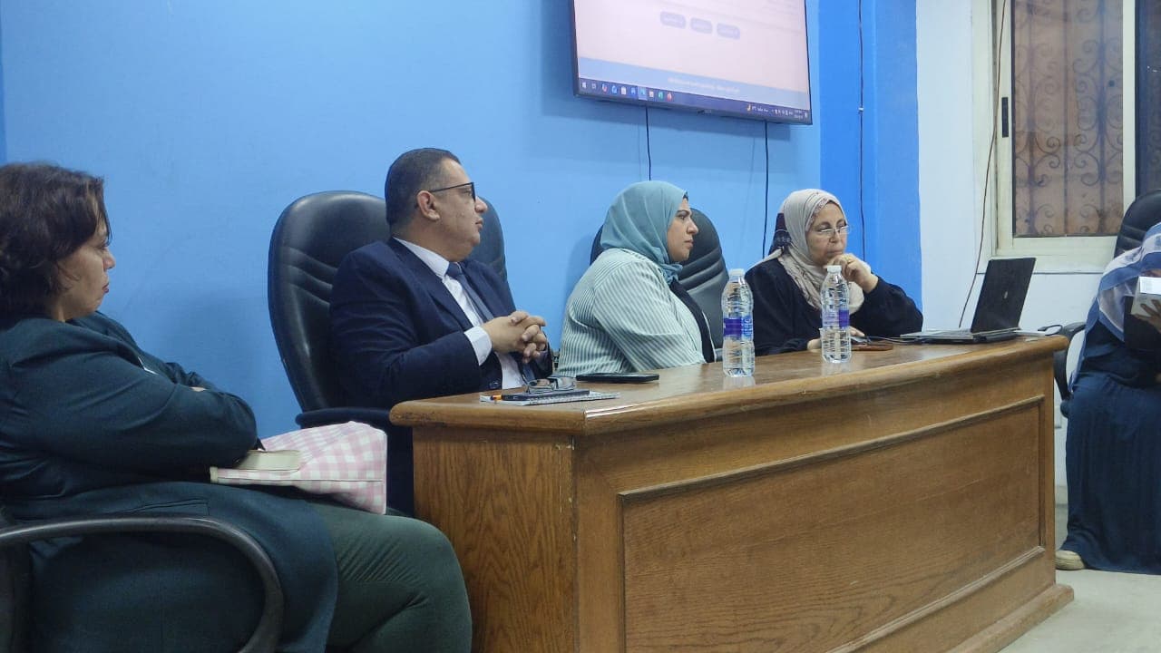 وكيل صحة سوهاج يناقش تحسين خدمات الأم والطفل