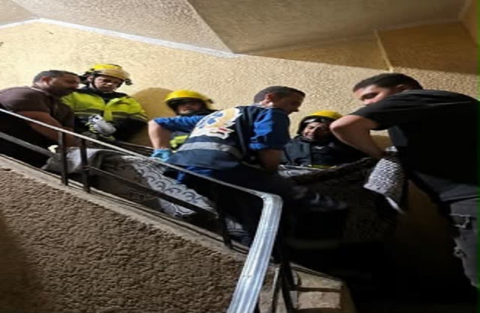 Civil Defense rescues elderly in Cairo