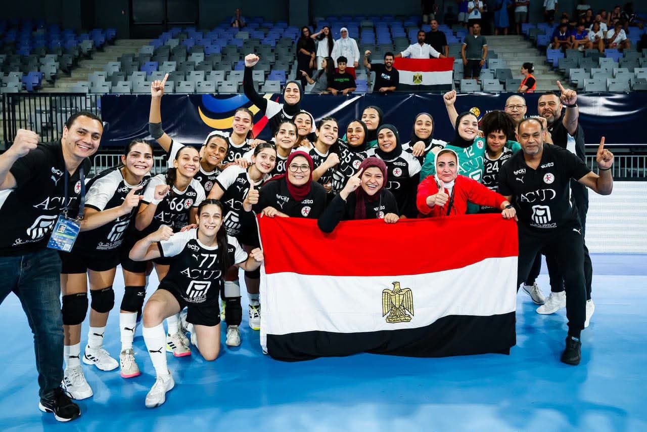 وزير الشباب يهنئ لاعبات اليد المصرية