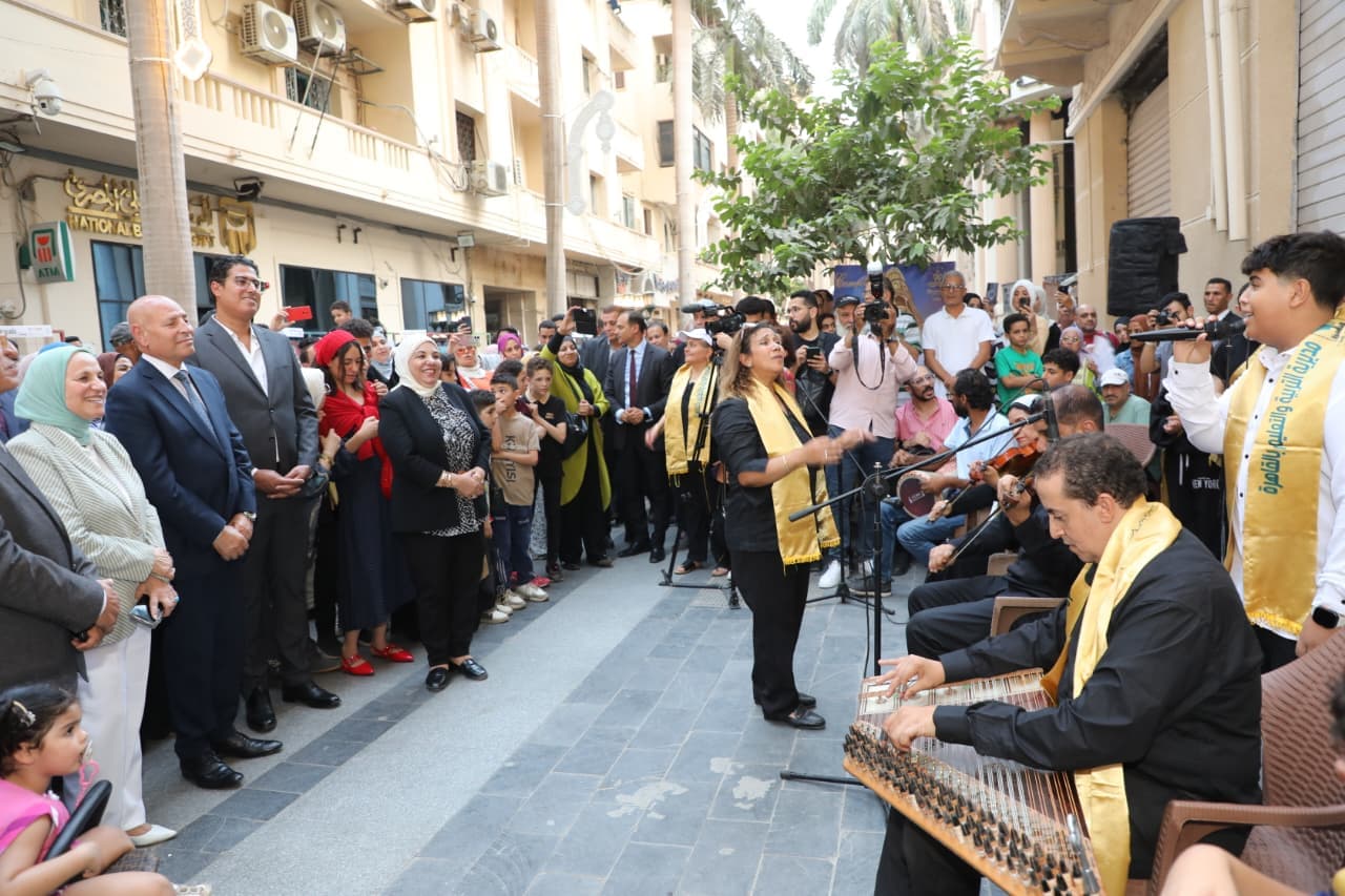 Cairo Governor Attends Education Students' Choir