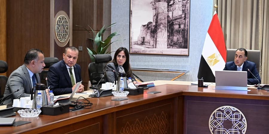 رئيس الوزراء يطلع على ملفات التنمية السياحية