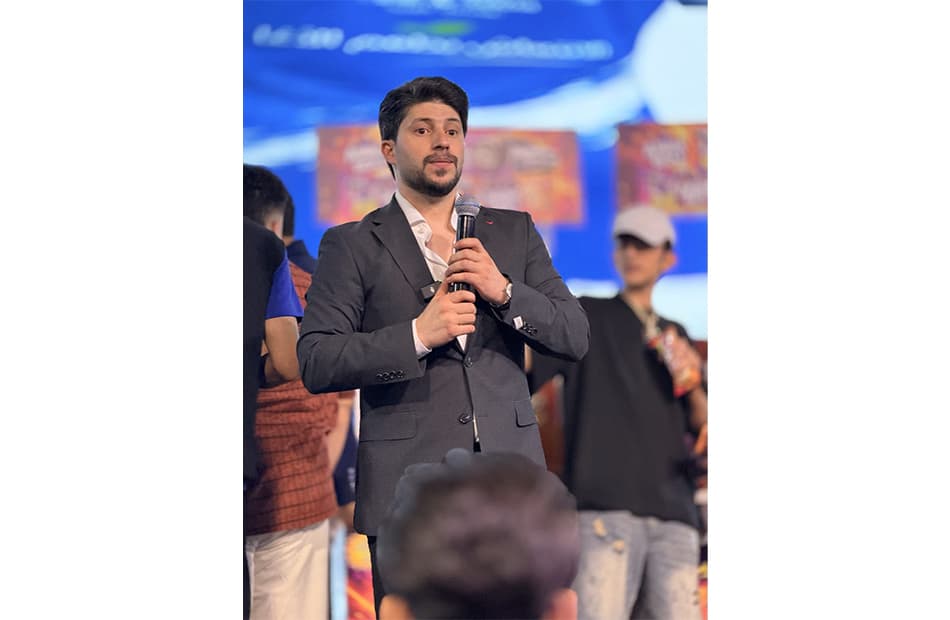 عباس ماجد: تنوع اللهجات يعزز الفنون