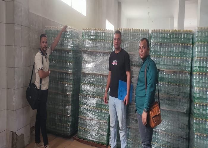 صحة سوهاج تضبط مشروبات مغشوشة بأخميم