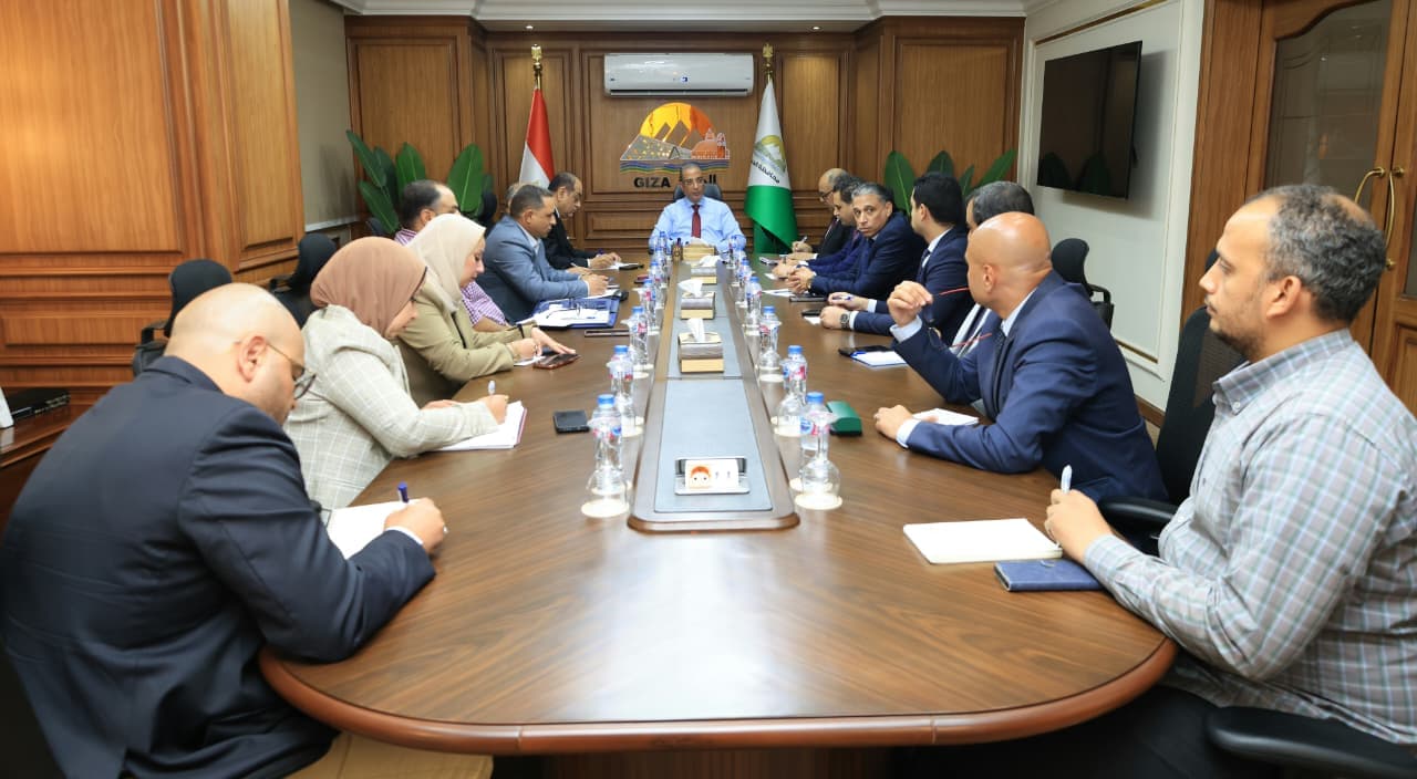 Giza Governor Reviews Service and Discounted Goods