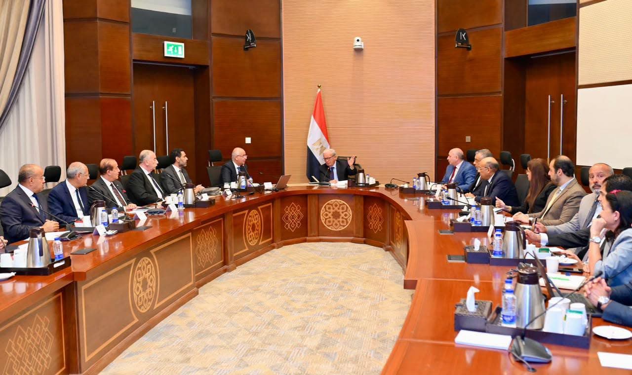 رئيس اقتصادي يتابع مشروعات القابضة للسياحة
