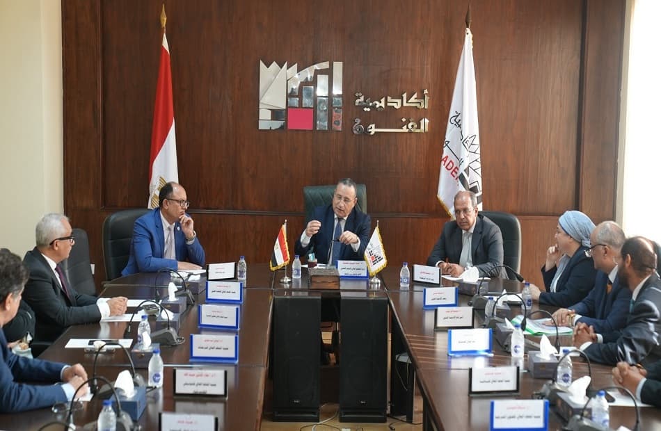 تشكيل فريق لتطوير معاهد الفنون