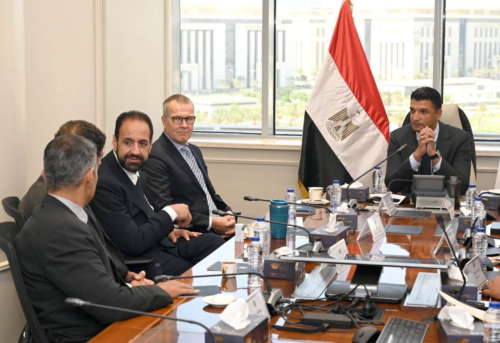 خالد هاشم يؤكد استراتيجيا توطين صناعة التربة البديلة