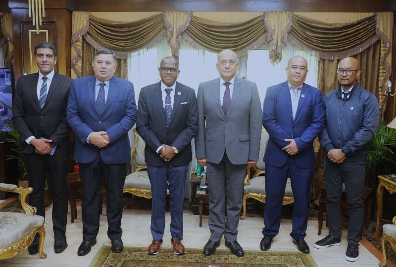 ميناء الإسكندرية يناقش خطا بحريا مع مدغشقر