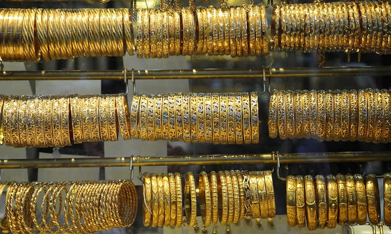 Gold drops and lira varies slightly