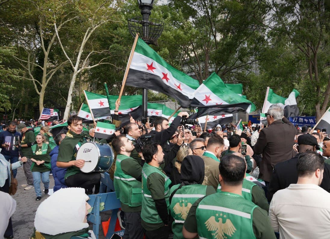 تنظيم وقفة ترحيبية بالرئيس الشرع أمام الأمم المتحدة