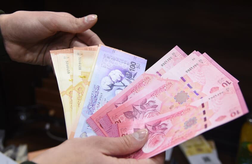 Gold falls as lira slips