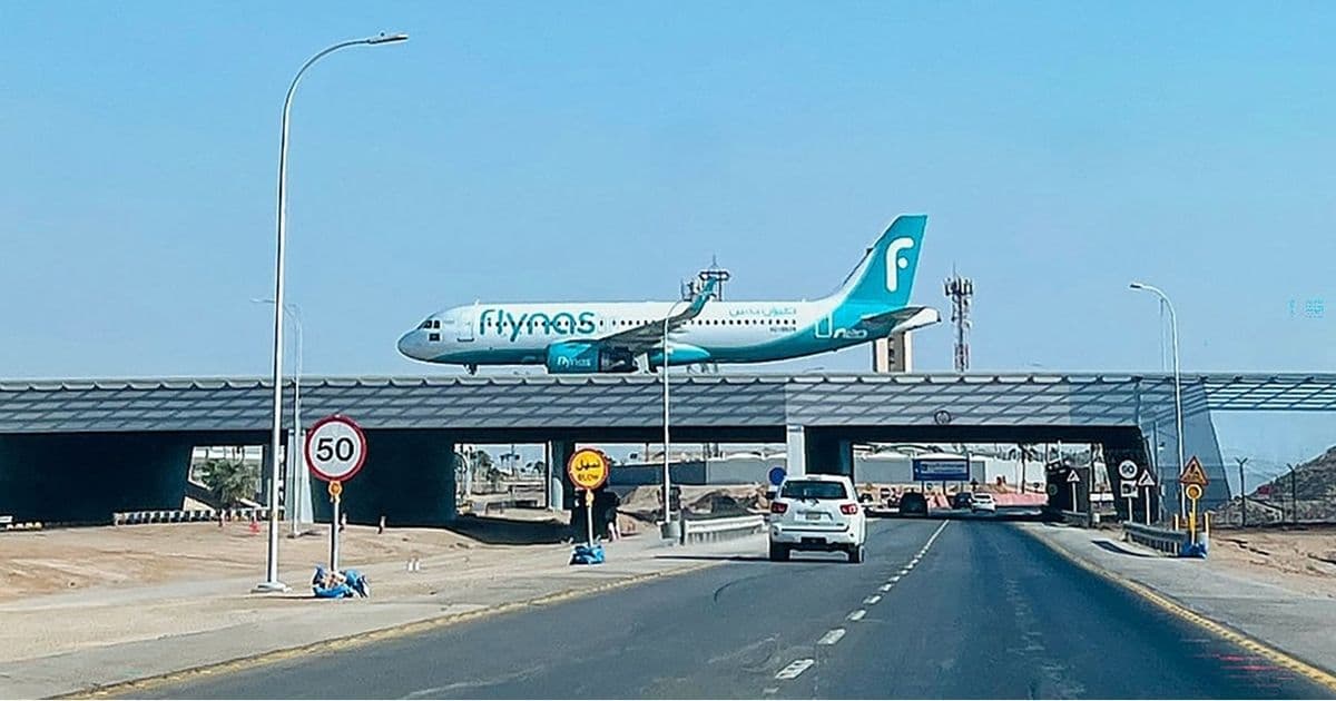 مقتل 12 وإصابة 309 في هجوم على مطار بالسعودية
