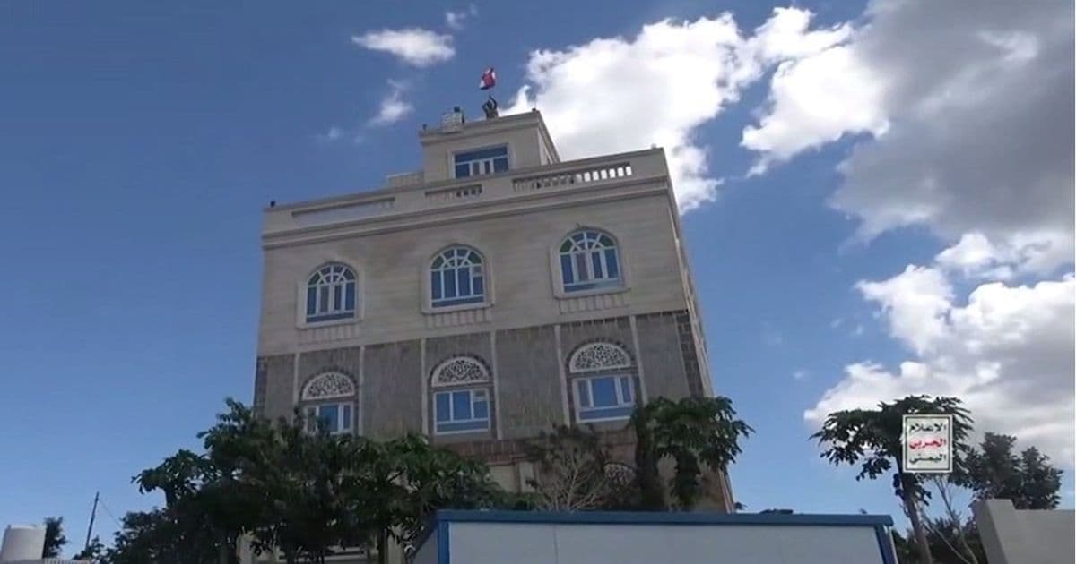 الحوثيون يسيطرون على منزل رشاد العليمي في تعز