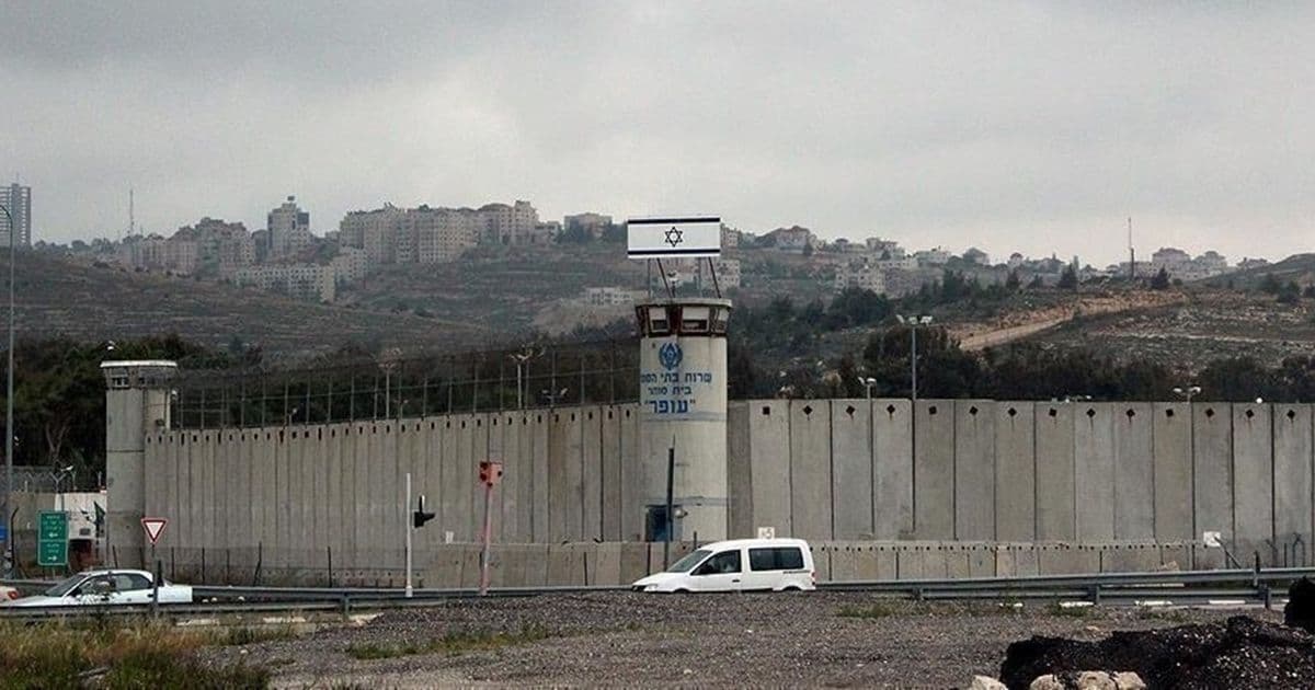 Palestinian prisoner gives birth in prison