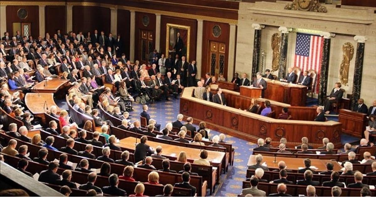 تراجع شعبية ترامب مع تصاعد الديمقراطيين اقتصاديًا