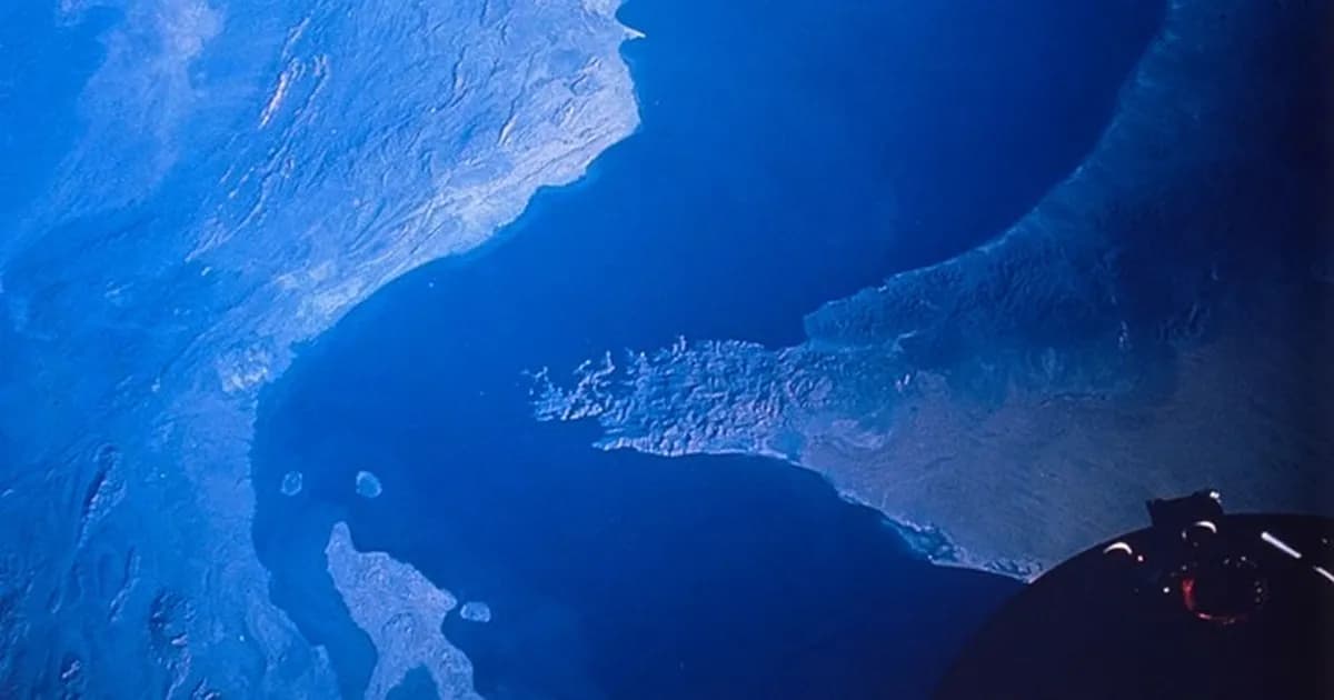 Strait of Hormuz Traffic Soars 400%