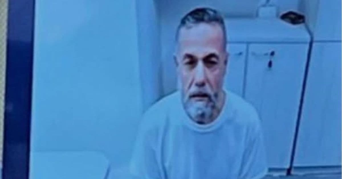 الطبيب أبوصفية يتعرض للضرب والحرمان من النوم