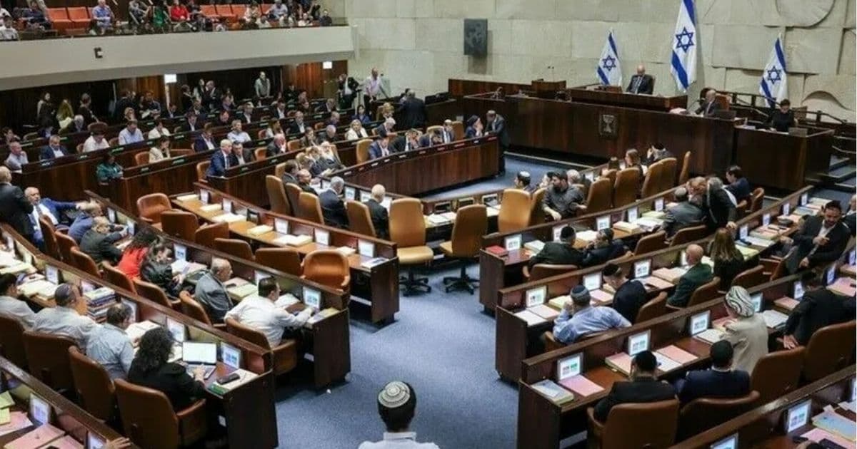 Poll: Netanyahu's coalition drops a seat to Eisenkot