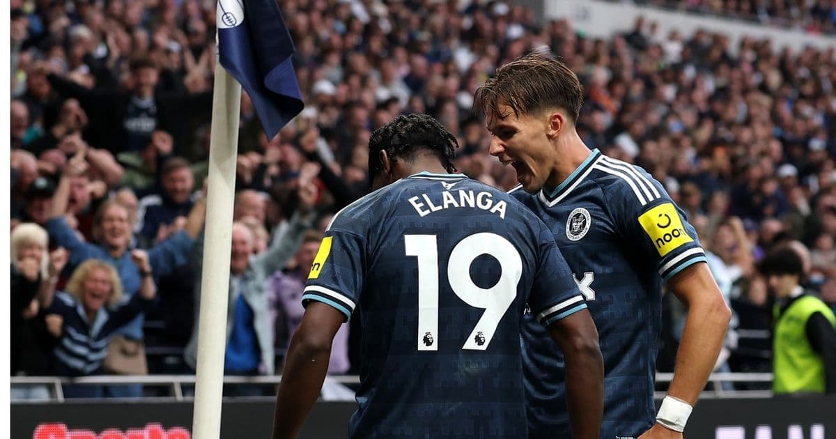 Newcastle beats Tottenham 2-0