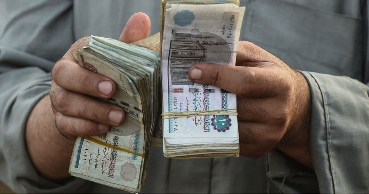 انخفاض ادخار المصريين يهدد أرصدة البنوك